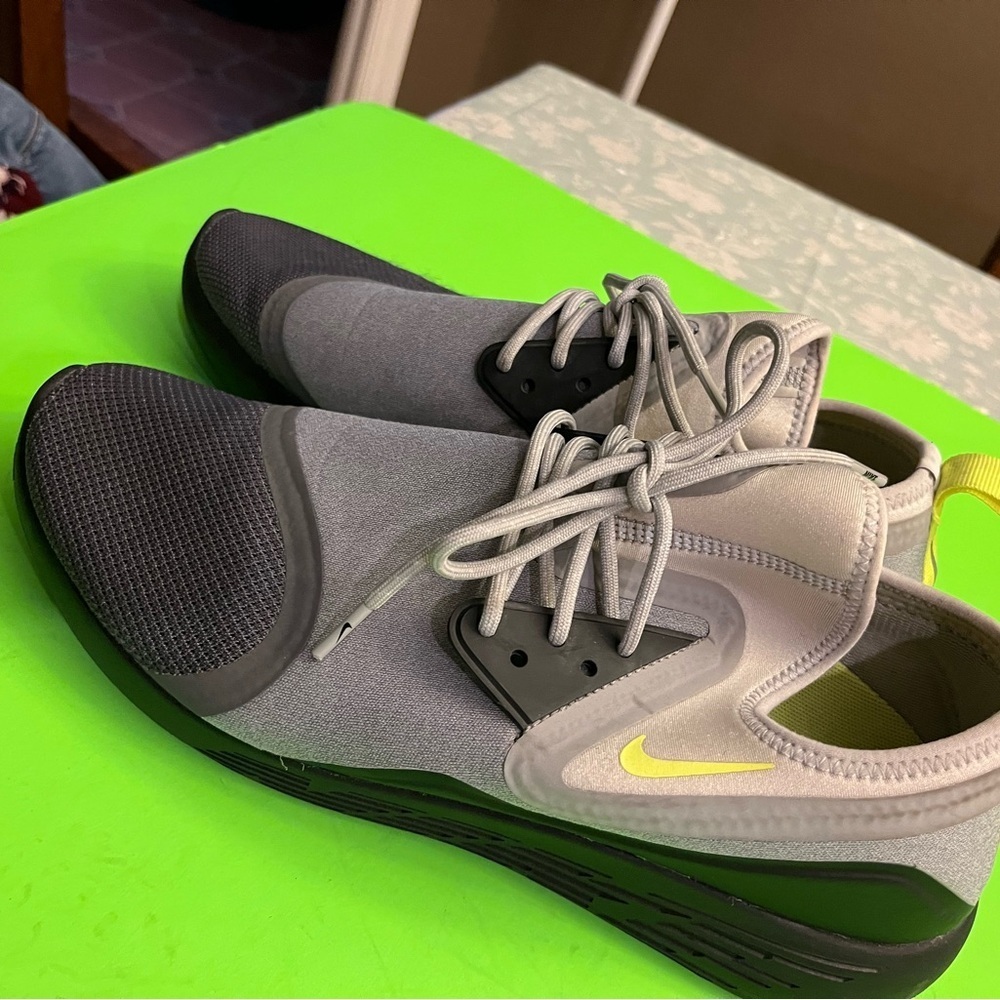 Nike Men's Gray and Black Athletic Shoes